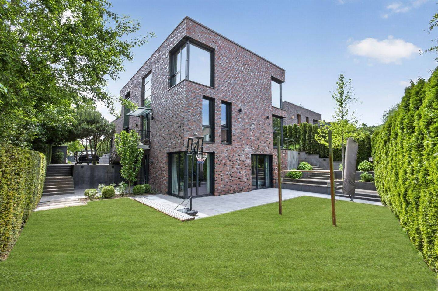 GROSSZÜGIGKEIT. PRIVATSPHÄRE. BESTLAGE. – EXKLUSIVE STADTVILLA IN GROßHANSDORF, 22927 Großhansdorf