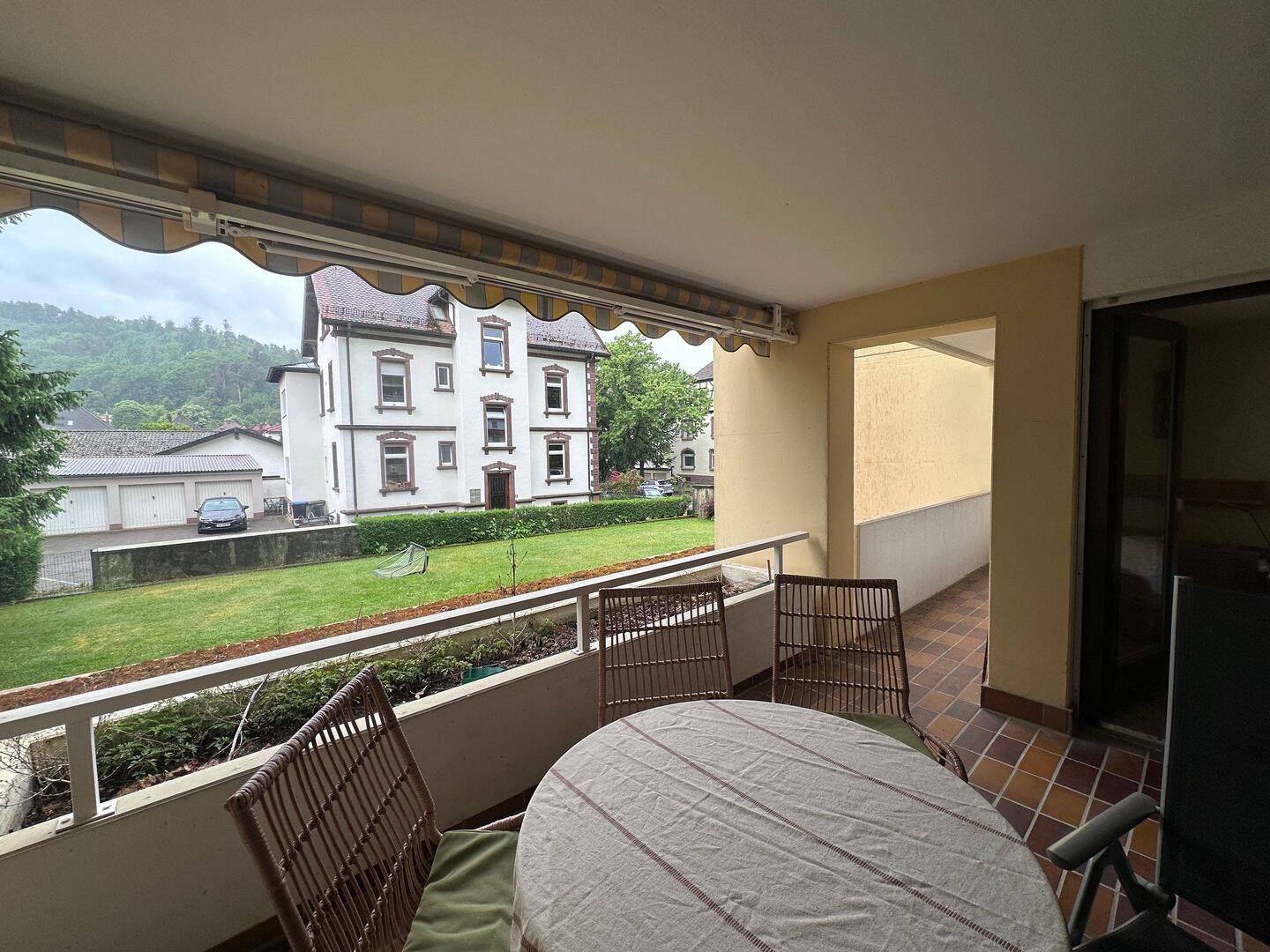 Bezugsfreie 2-Zimmer-Wohnung mit TG-Stellplatz, Aufzug und überdachtem Balkon in Waldkirch, 79183 Waldkirch