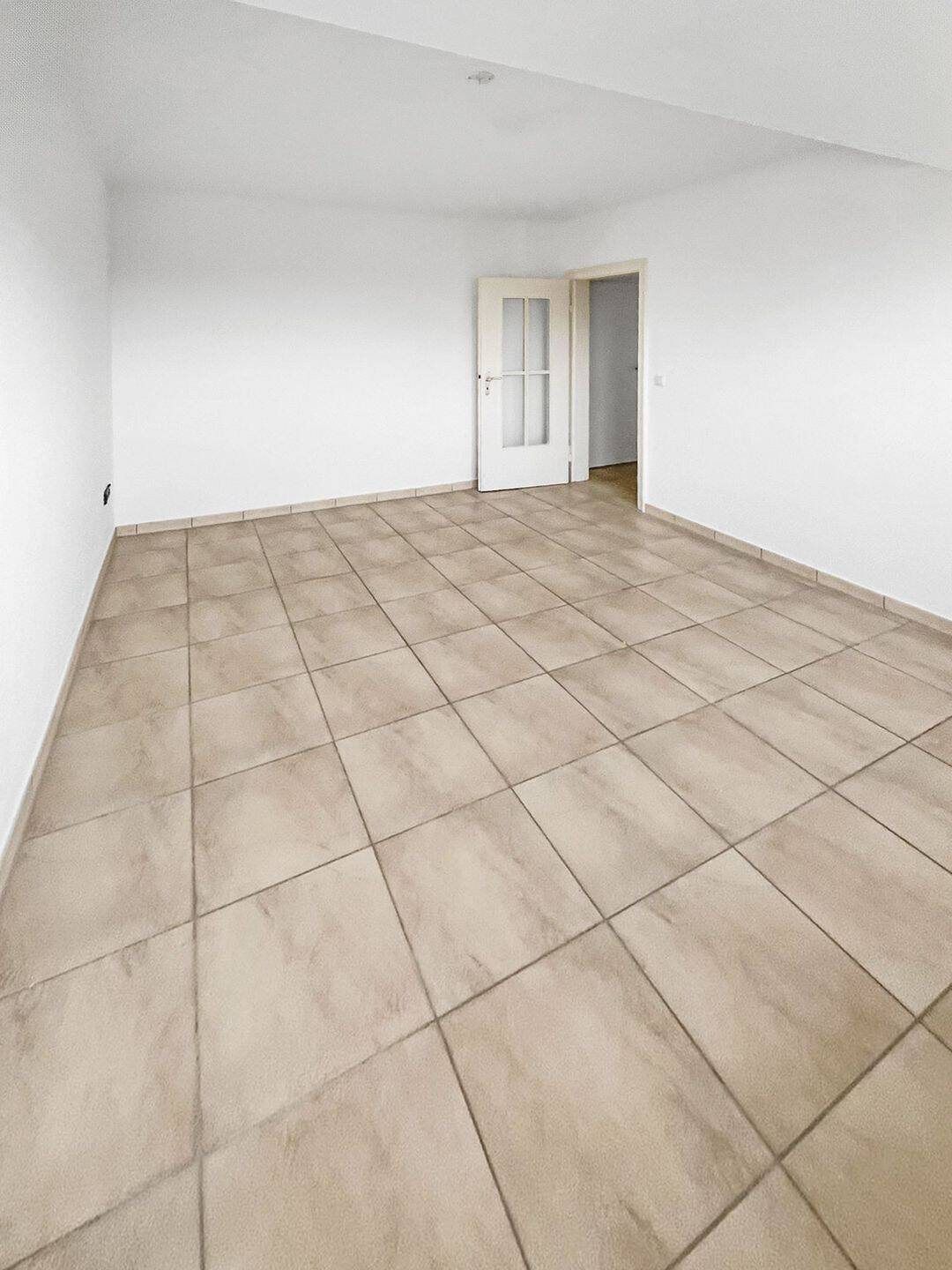 Charmante Dachgeschosswohnung in Essen-Stadtwald: 42 qm, Tageslichtbad & volle Raumhöhe, 45134 Essen (Bergerhausen Bredeney Rellinghausen Stadtwald)