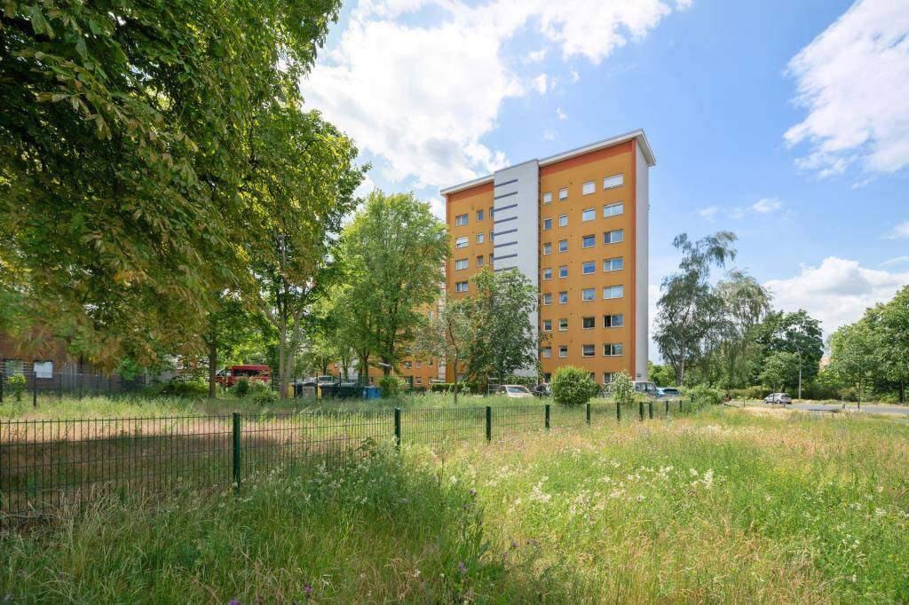 Sorglos-Investment in Spandau: Sonniges 3-Zimmer-Raumwunder inklusive Doppel-Stellplatz, 13585 Berlin (Spandau Falkenhagener Feld Hakenfelde)