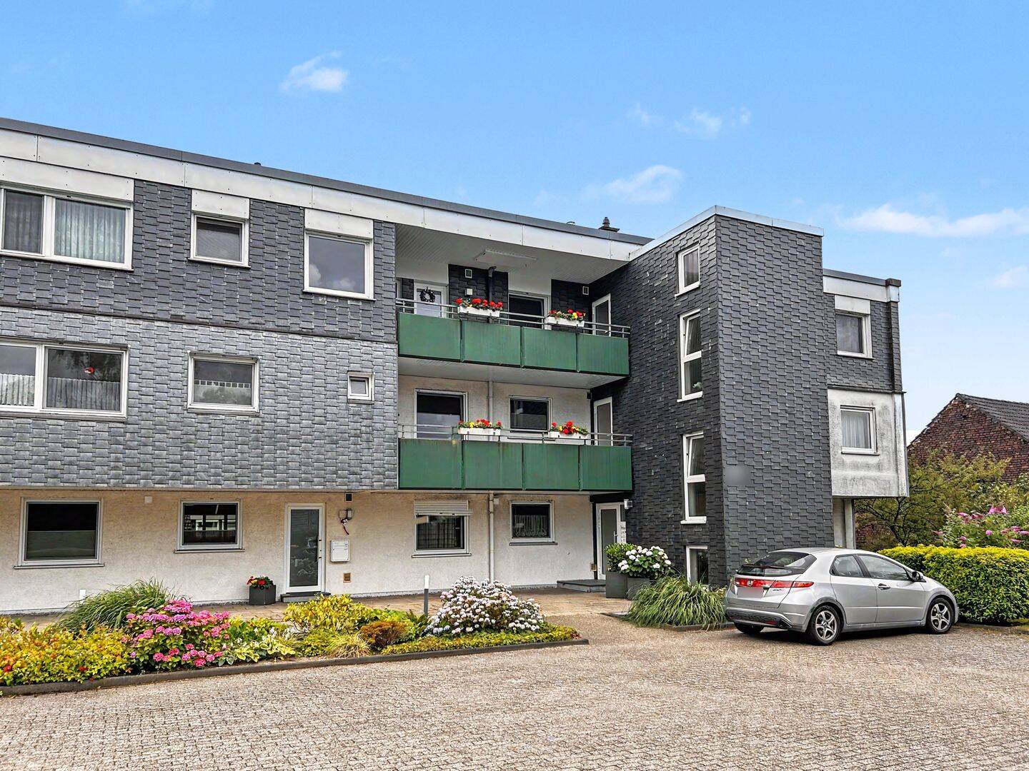 Großzügige 3-Zimmer-Wohnung mit Balkon, Kaminofen und zwei Stellplätzen in Wuppertal, 42279 Wuppertal (Barmen Stadt Sprockhövel)