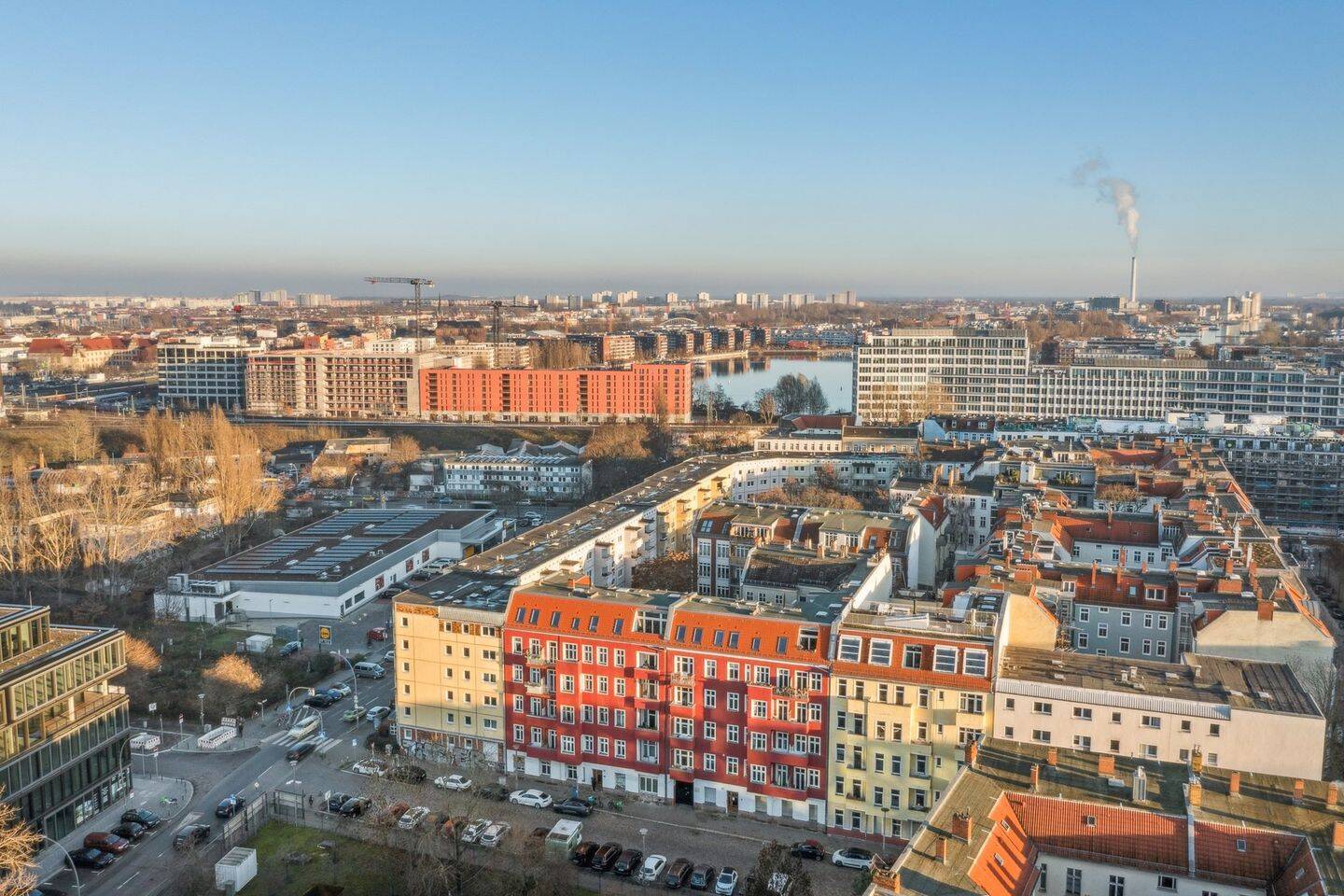 Media Spree Calling – bezugsfreier, sonnendurchfluteter Altbauklassiker mit Balkon, 10245 Berlin (Friedrichshain-Kreuzberg Friedrichshain)
