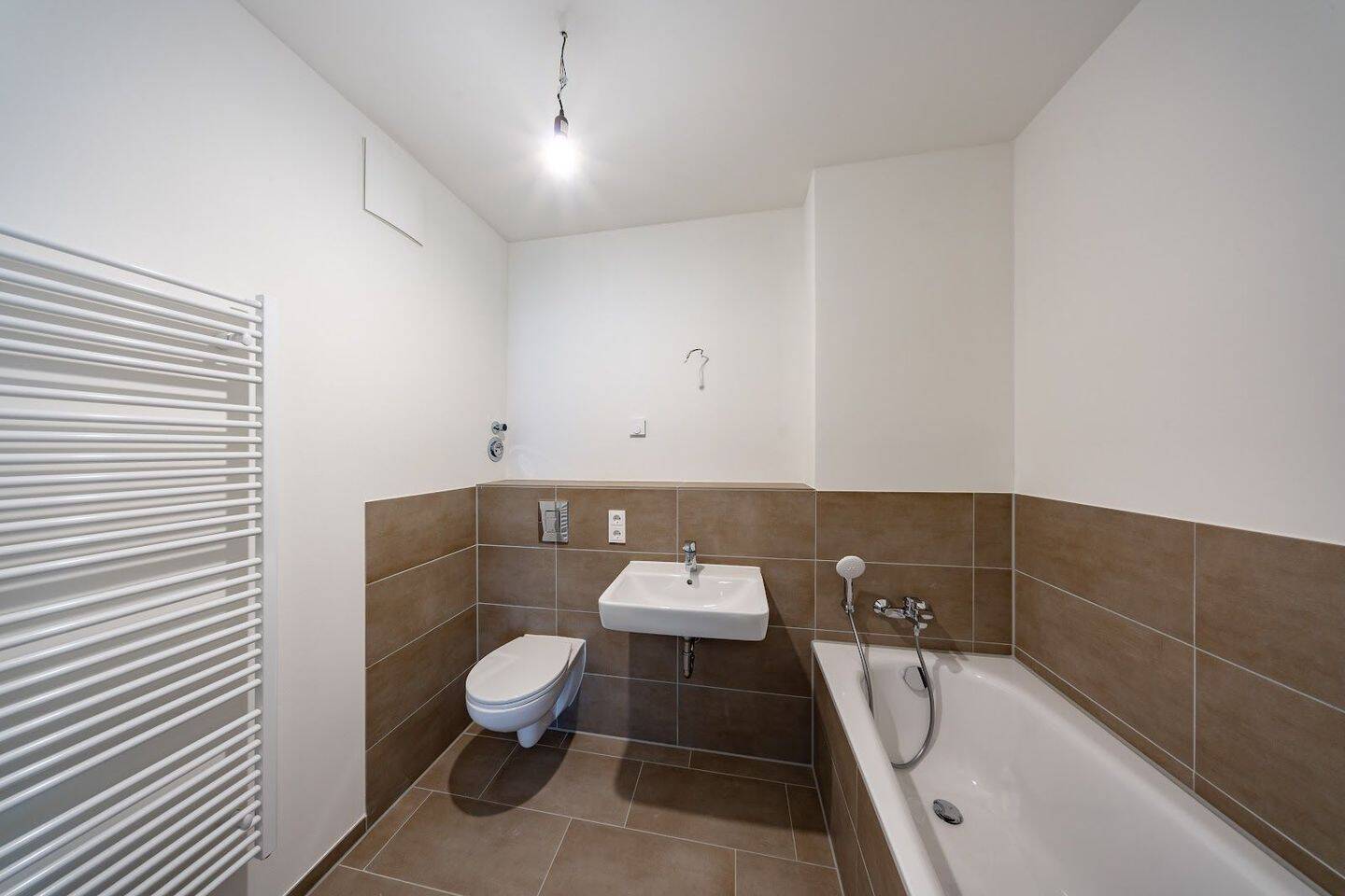 Geräumige Wohnung im Neubauerstbezug mit südseitiger Dachterrasse und zwei Bädern, 13599 Berlin (Spandau)