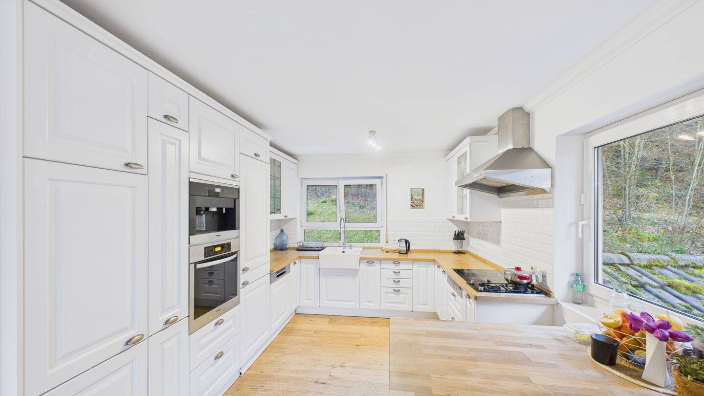 Gepflegtes Zweifamilienhaus mit 1.400 m² Grundstück, 76530 Baden-Baden (Ebersteinburg Innenstadt Lichtental Varnhalt Weststadt)