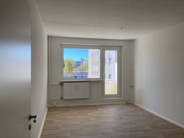 Frischer Look, großer Balkon, grünes Umfeld, 99867 Gotha
