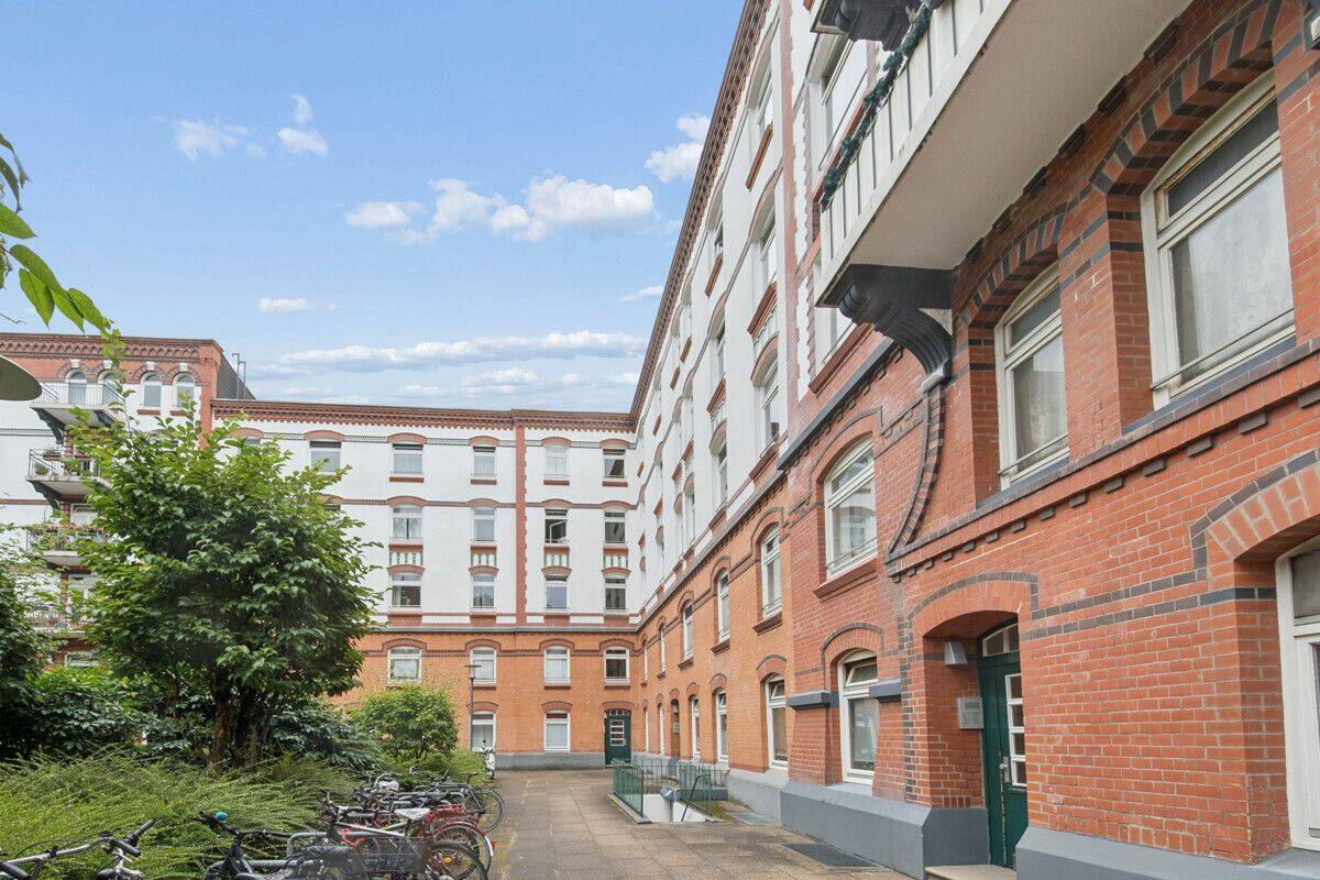 Vermietete Altbauwohnung mit Blick ins Grüne, 22081 Hamburg (Hamburg-Nord Barmbek-Süd Uhlenhorst)