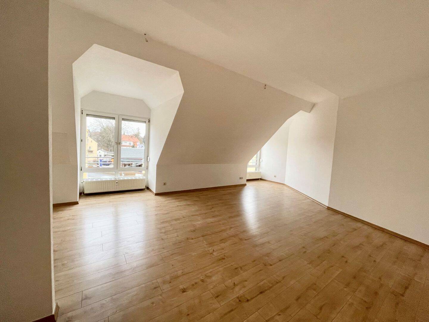 Ihr neues Zuhause: gemütliche und helle 2 -Zimmer Wohnung zum Ankommen, 1324 Dresden (Bühlau/Weißer Hirsch Dresdener Heide Loschwitz/Wachwitz)