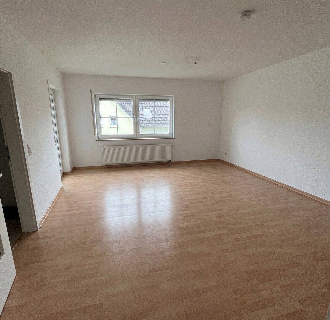 von privat: Helle, ruhige Balkon-Wohnung 3 Zimmer, neue Wärmepumpe, 35633 Lahnau