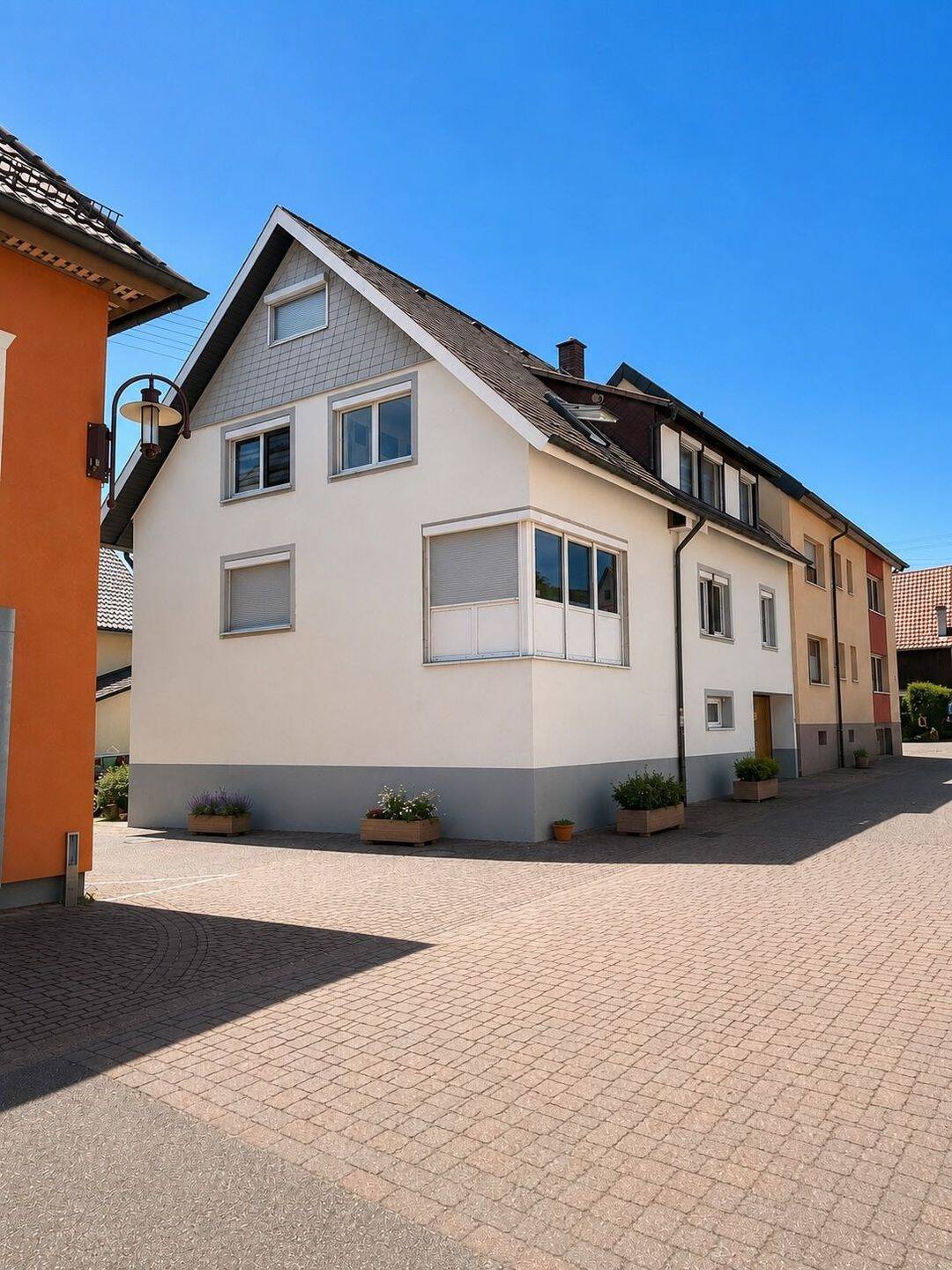 Ein Haus – viele Möglichkeiten: Modernisiertes Zweifamilienhaus im Herzen von Bahlingen, 79353 Bahlingen am Kaiserstuhl