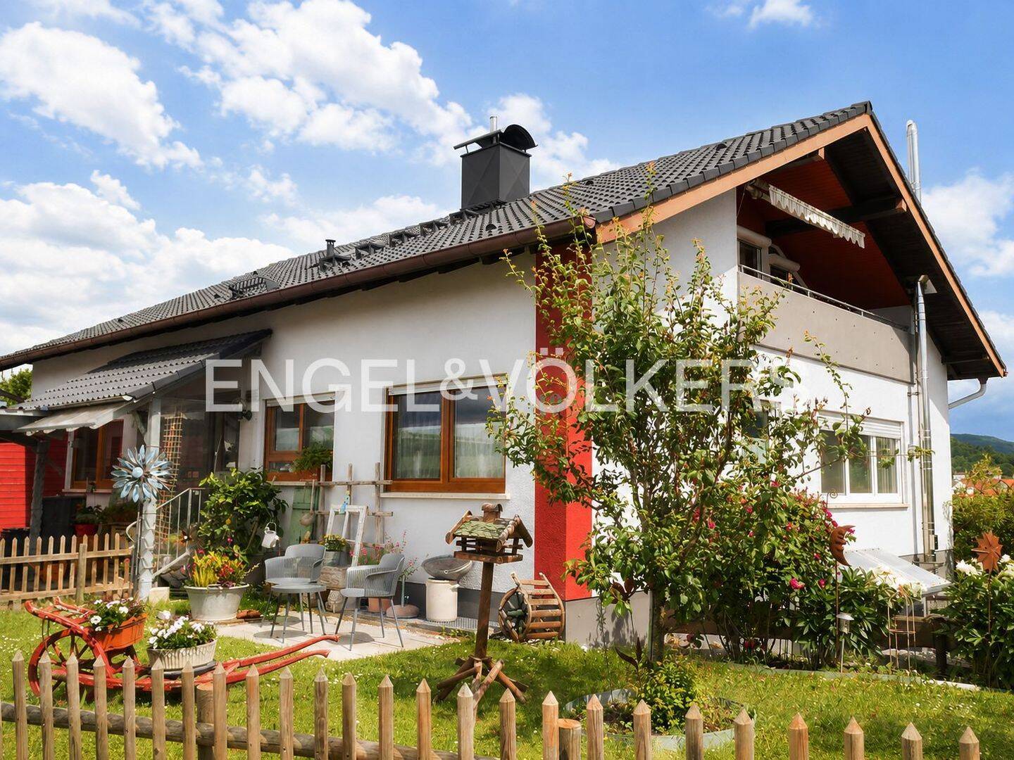 Attraktives 2-3 Familienhaus mit herrlichem Garten, Aussicht + Parkflächen . bestens gepflegt und teilsaniert, 72131 Ofterdingen