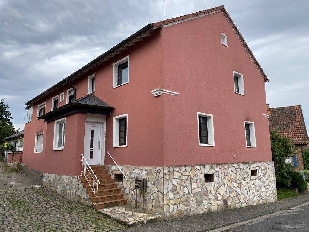 Mehrfamilienhaus mit zwei Garagen, 67705 Stelzenberg