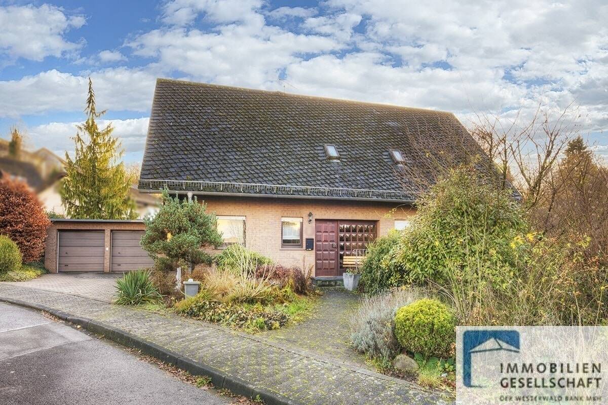 Sehr gepflegtes und hochwertig erstelltes Zweifamilienhaus in ruhiger und zentrumsnaher Wohnlage, 57537 Wissen