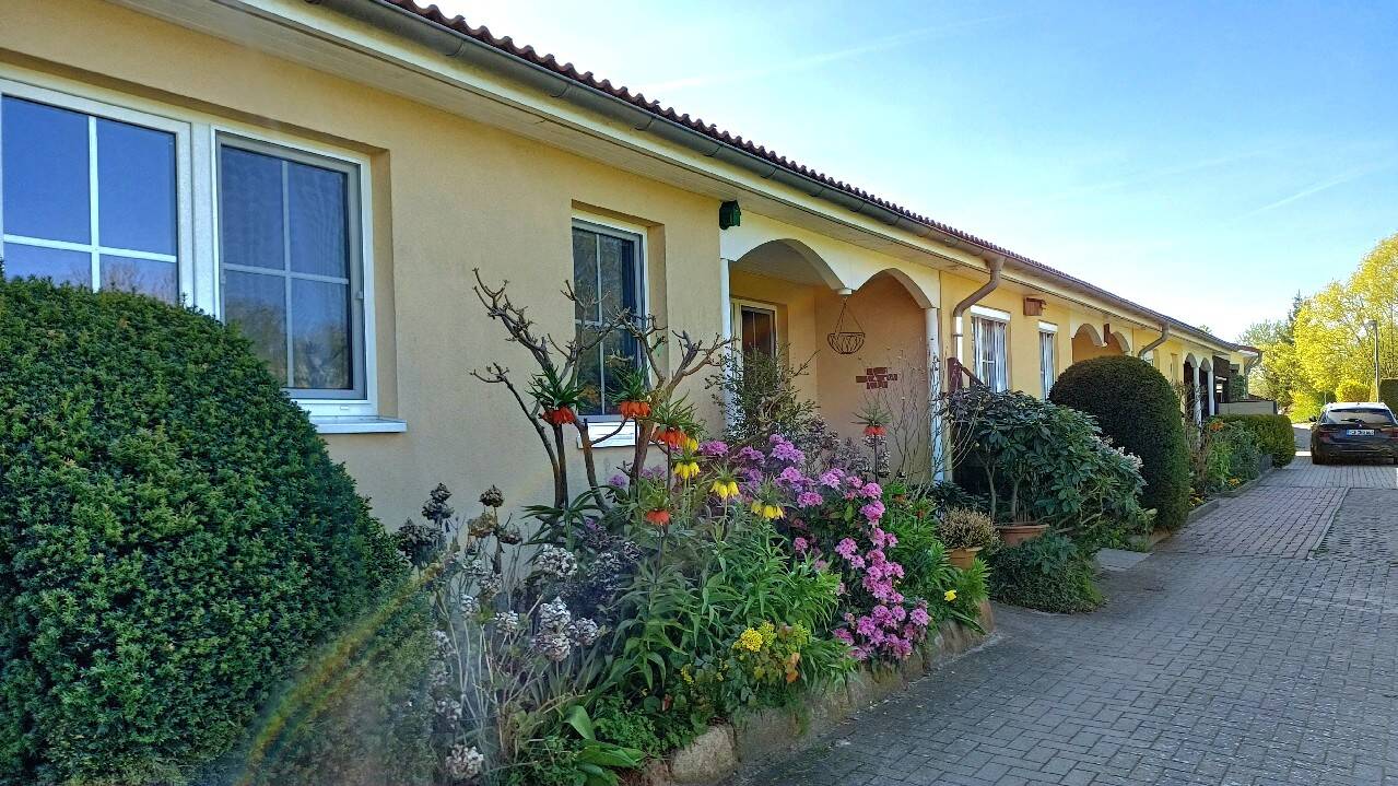 Gepflegtes, barrierefreies Reihenmittelhaus im Bungalowstil mit Wintergarten und Doppelcarport, 19073 Wittenförden