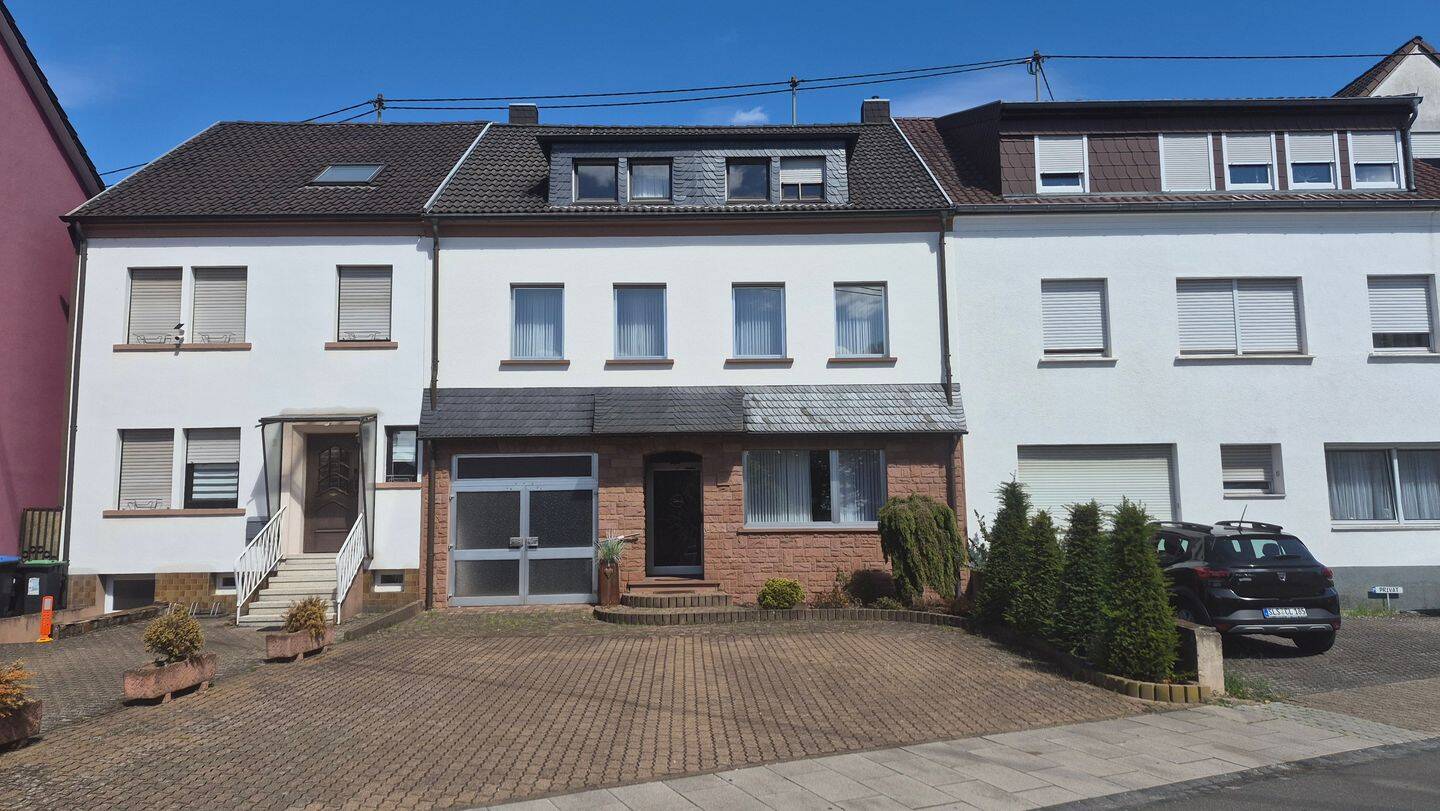 Wohnhaus mit großem Garten in zentraler Lage von Ensdorf:, 66806 Ensdorf