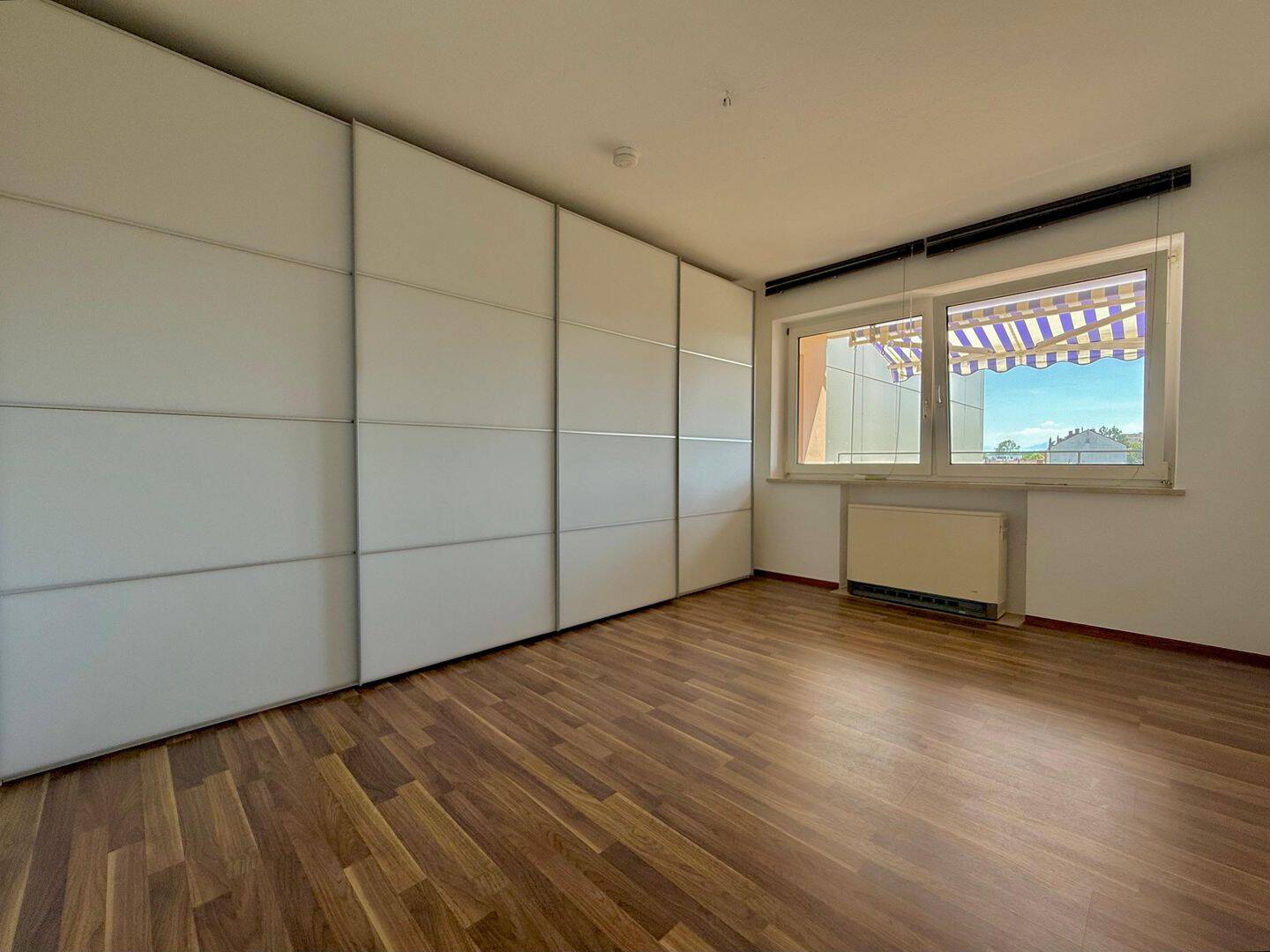 helle, modern ausgestattete 2,5-Zimmer-Wohnung mit Balkon und Tiefgaragenstellplatz, 87600 Kaufbeuren