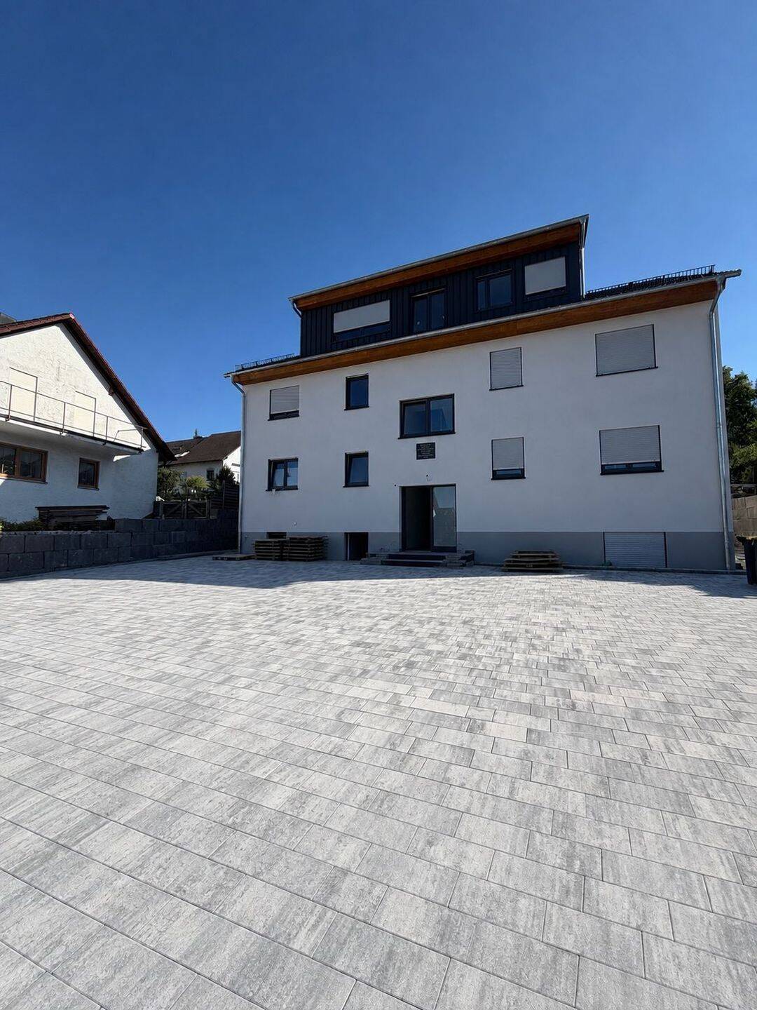 Erstbezug: Moderne 3-Zimmer-Wohnung mit Großem Balkon , Stellplätzen & Keller in ruhiger, 91336 Heroldsbach