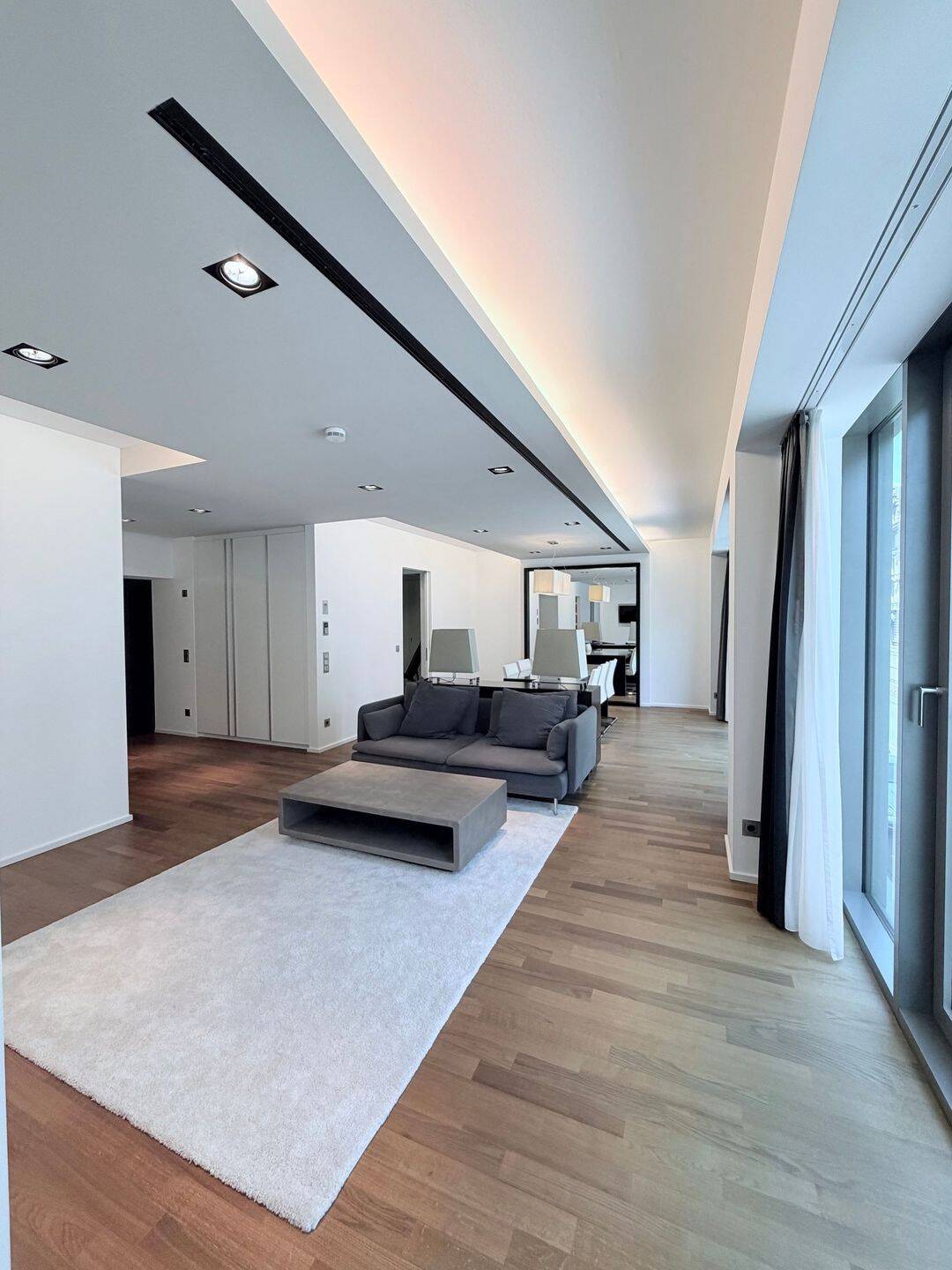 Helles, hochwertig möbliertes Apartment mit Klimaanlage, 60329 Frankfurt am Main (Bahnhofsviertel Gallus Gutleutviertel Innenstadt)