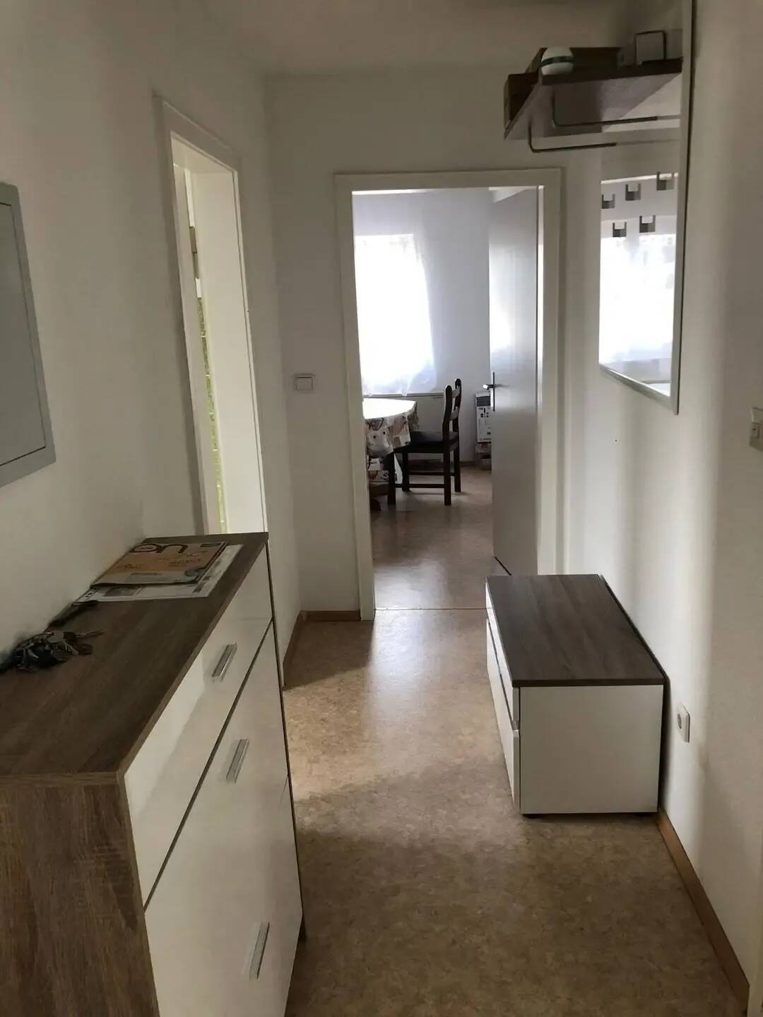 Zur Vermietung steht eine schöne, gepflegte 2-Zimmer Dachgeschosswohnung in einem ruhigen Mehrfamilienhaus in 78554 Aldingen, 78554 Aldingen