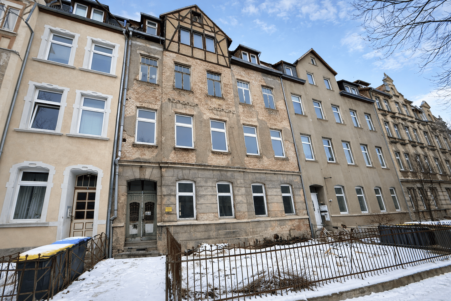 Sanierungsbedürftiges Mehrfamilienhaus mit 4 Wohneinheiten in Top-Lage, 6618 Naumburg (Saale)