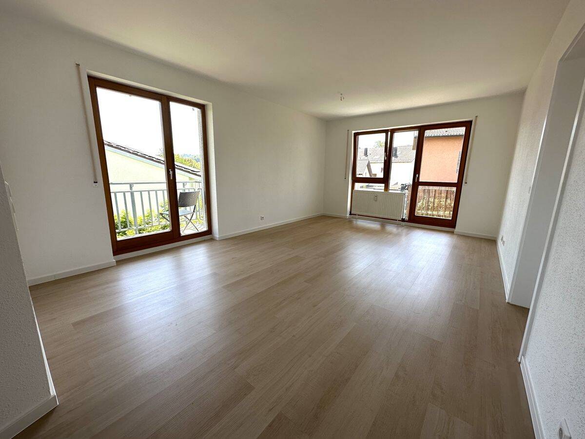 Lichtdurchflutete 2-Zimmer-Wohnung mit zwei Balkonen in ruhiger Wohnlage, 75180 Pforzheim (Büchenbronn Dillweißenstein Sonnenberg Sonnenhof)