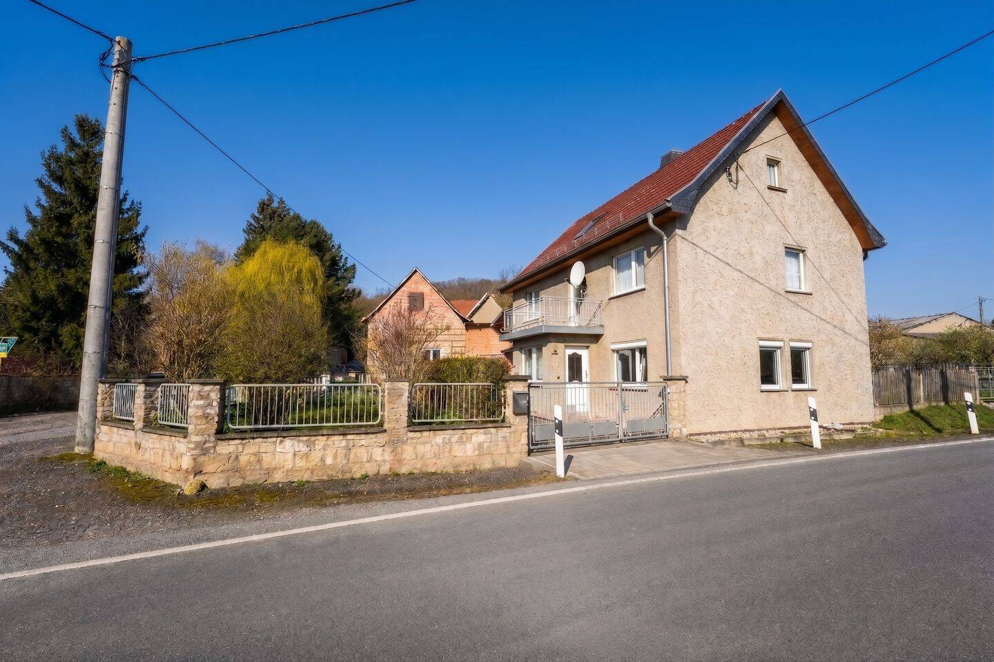 Großzügiges Familienidyll mit Weitblick und vielseitigen Nutzungsoptionen, 7774 Dornburg-Camburg
