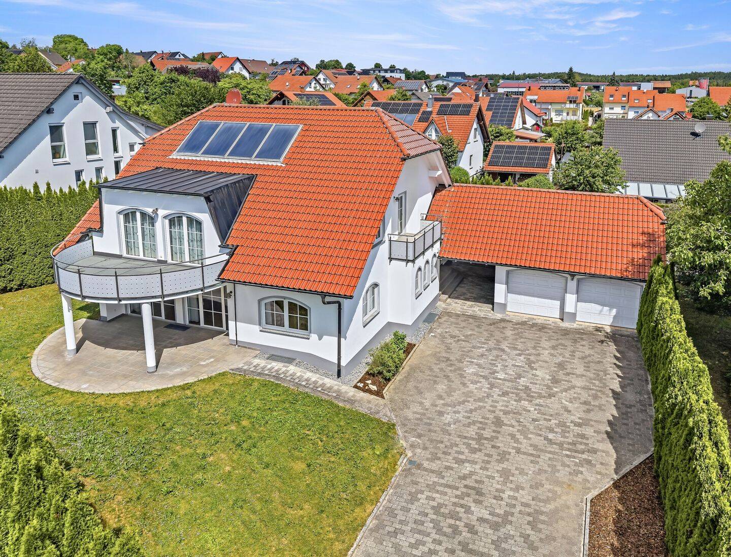 PROVISIONSFREI- Außergewöhnlich wohnen: Großzügiges Einfamilienhaus mit architektonischem Charme, 78579 Neuhausen ob Eck