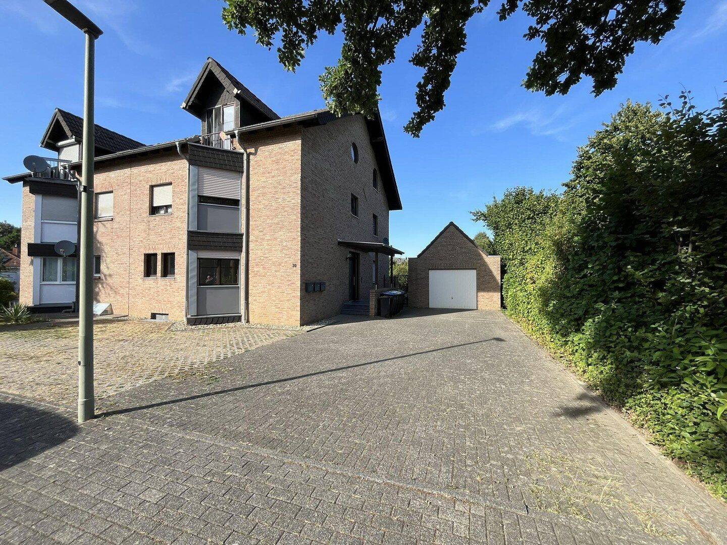 Kernsanierte Gartenwohnung mit Terrasse, Einbauküche und Garage in gefragter Lage von Erkelenz, 41812 Erkelenz