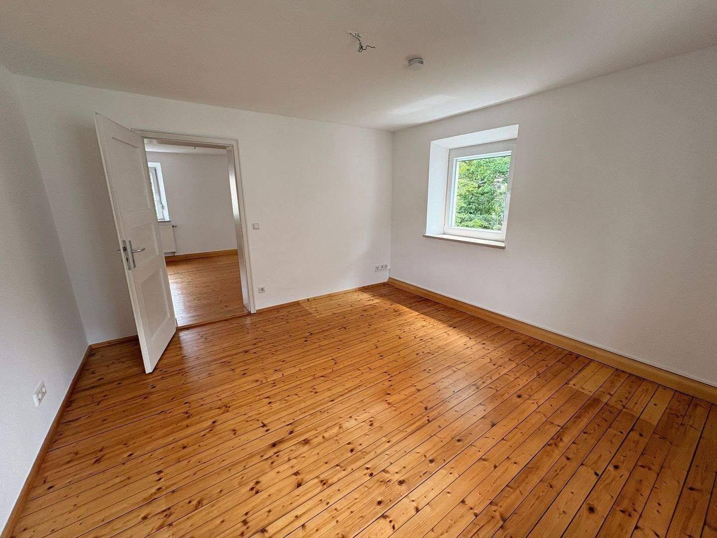 Gepflegte und helle 3-Zimmer-Wohnung in Fürth – Ronhof, 90765 Fürth