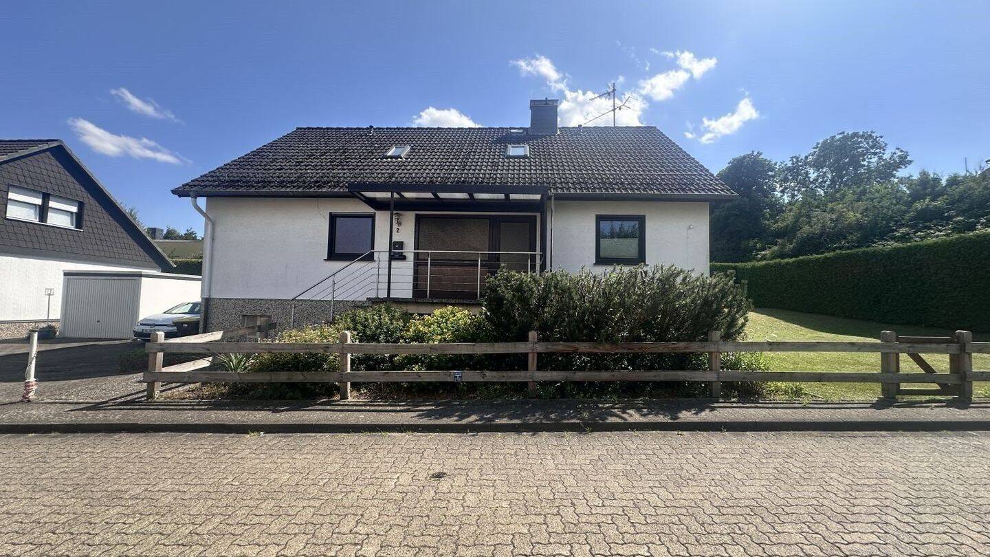 Bad Salzdetfurth-Wesseln: Einfamilienhaus mit Einliegerwohnung, Keller und Garage, 31162 Bad Salzdetfurth
