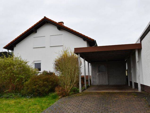 Erstbezug nach Modernisierung 2026/Bezugsfrei ab Januar 2027: Großzügiges 5-Zimmer-Einfamilienhaus mit Traumblick & Wärmepumpe in 35102 Lohra., 35102 Lohra