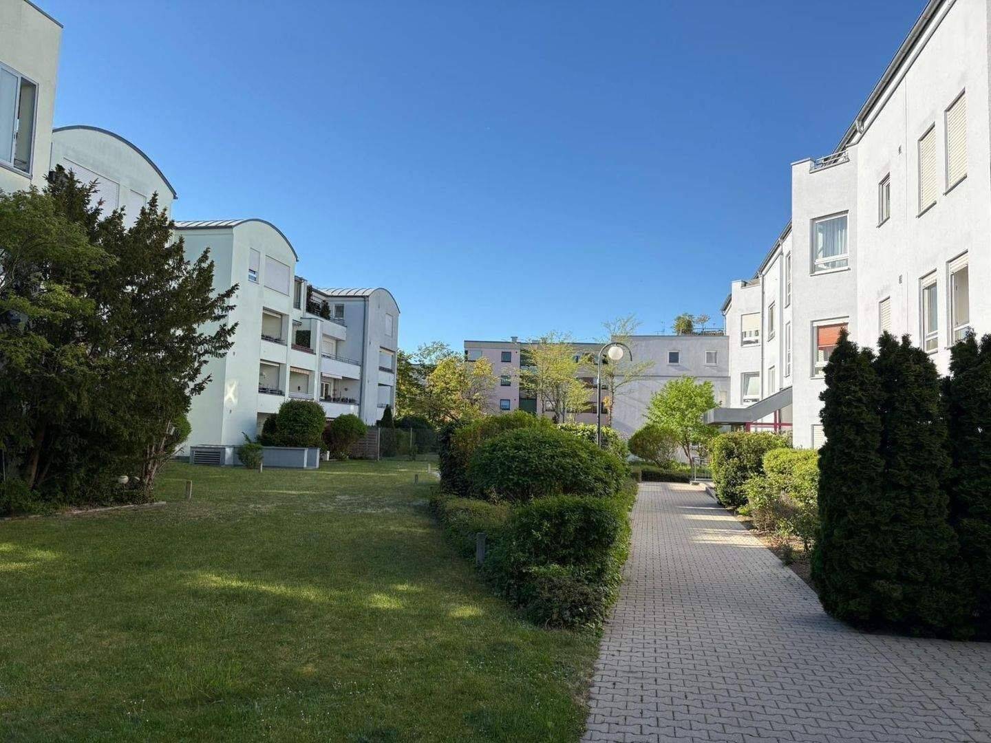 Lichtdurchflutete 3-Zimmer-Wohnung mit zwei Balkonen, Aufzug und Tiefgaragenstellplatz-90449 Nürnberg, 90449 Nürnberg (Gebersdorf Neuröthenbach Röthenbach bei Schweinau)