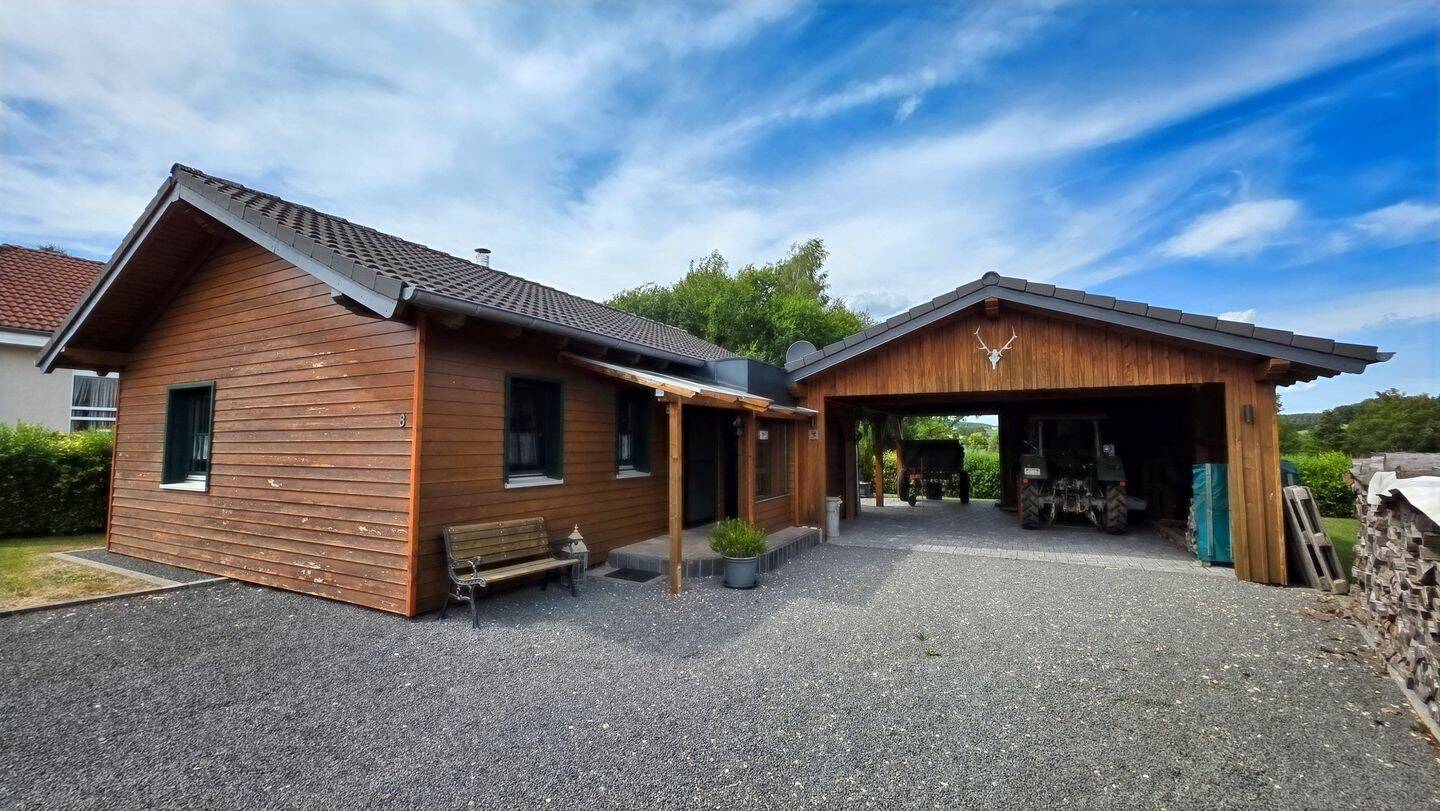 Giesdorf, nahe Prüm! Rückzugsort im Grünen mit Kamin, Carport und Talblick!, 54614 Giesdorf