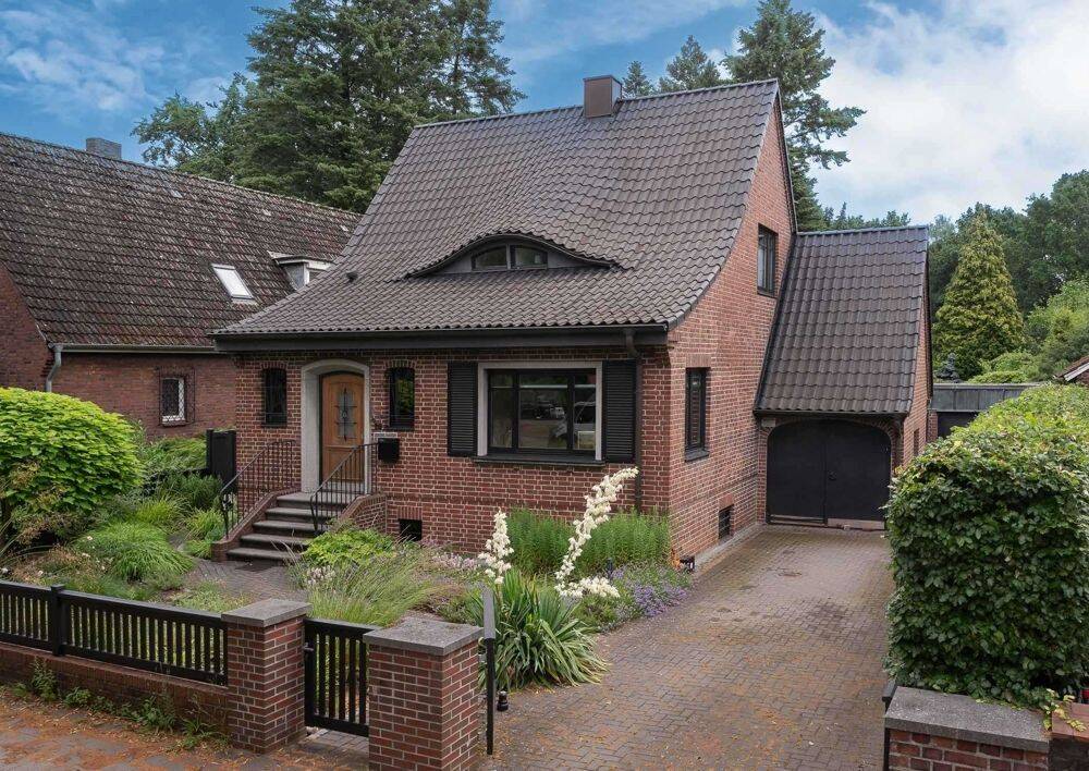 Besonderes Einfamilienhaus mit großem Garten, Garage und modernem Anbau, 22459 Hamburg (Eimsbüttel Niendorf Schnelsen)