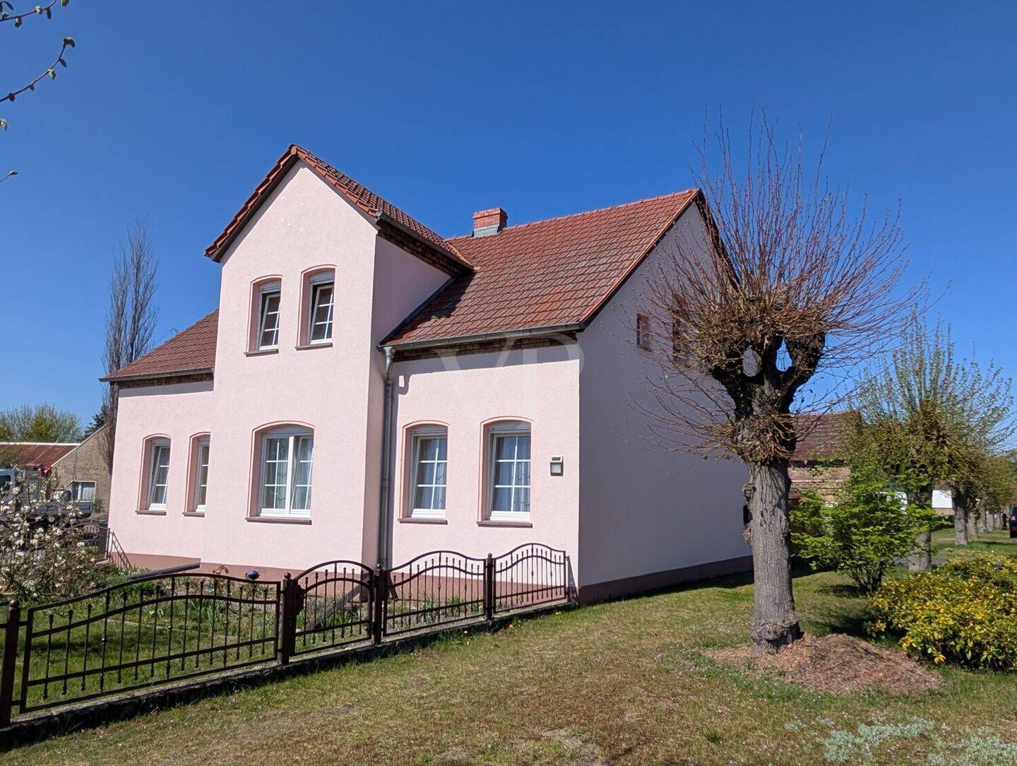 Großzügiges Familienhaus mit vielseitigen Möglichkeiten, 15910 Schönwald