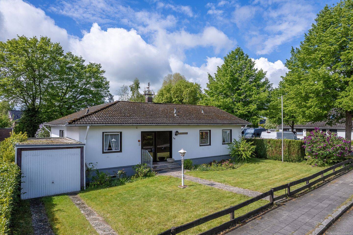 Einfamilienhaus mit Vollkeller auf sonnigem Grundstück in Eutin, 23701 Eutin