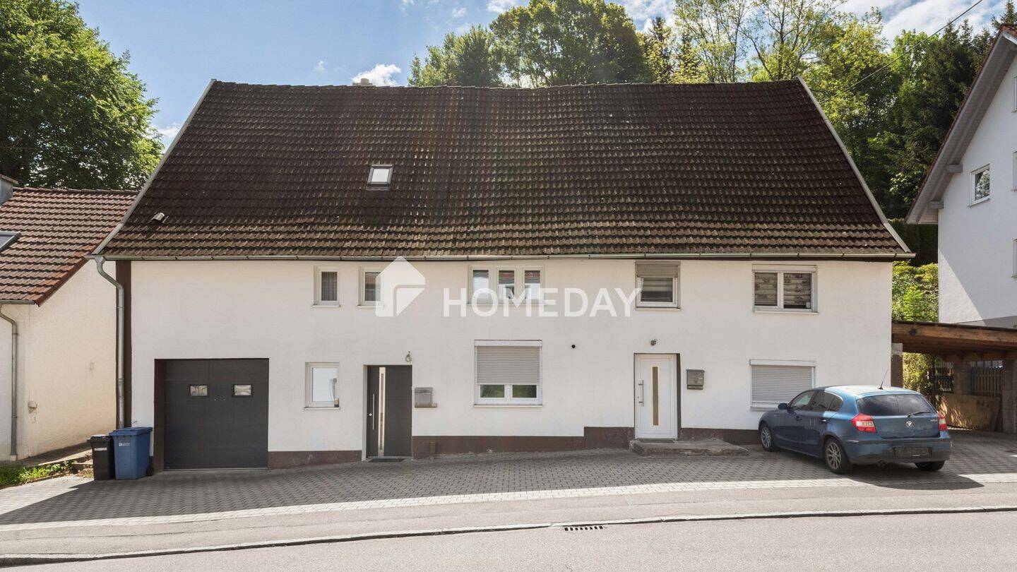 Charmantes Einfamilienhaus mit 11 Zimmern, viel Nutzfläche und attraktiver Vermietung, 88453 Erolzheim