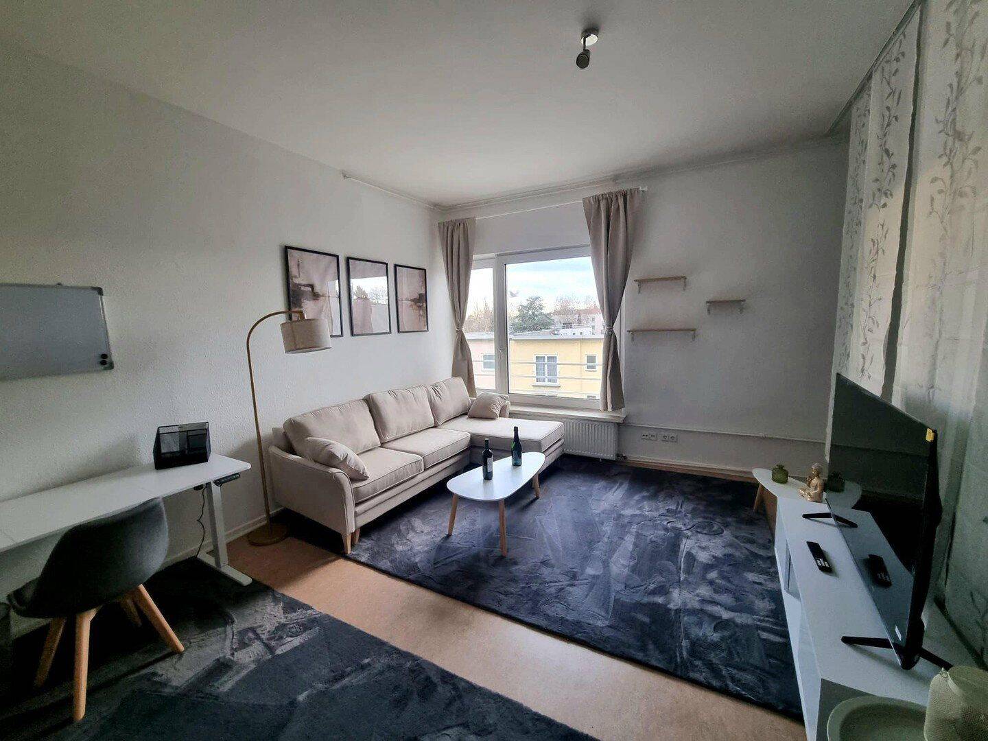 Helle, geräumige, möblierte Wohnung mit Balkon in zentraler Lage nahe U Alt-Mariendorf, 12107 Berlin (Tempelhof-Schöneberg)