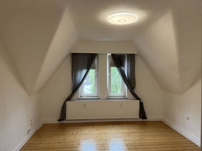 3-Zimmer-Wohnung in der 3. Etage wartet auf neue Mieter, 30519 Hannover