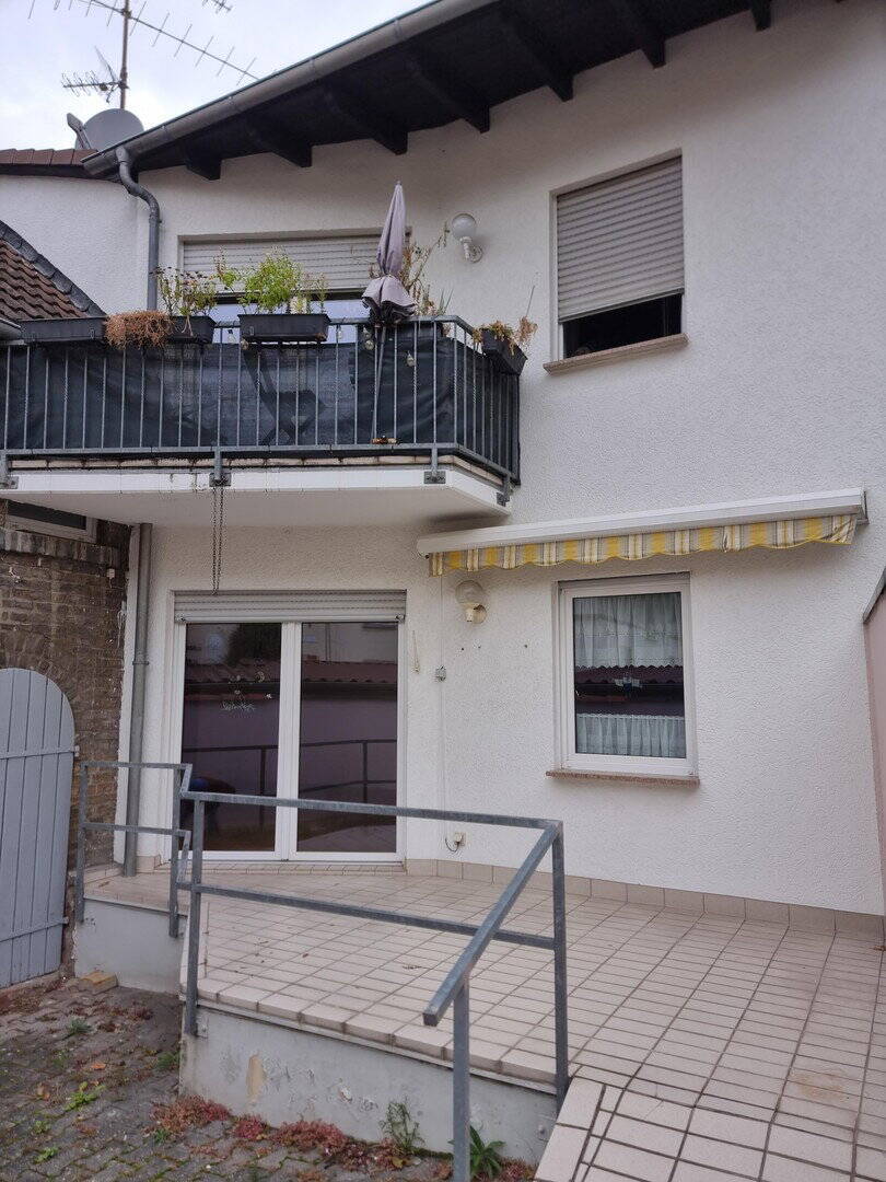 Haus mit 2 separaten Wohnungen, 55246 Wiesbaden (Mainz-Kostheim)
