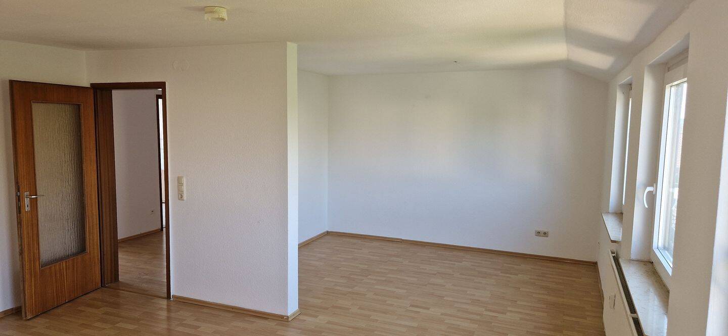 Geräumige 4-Zimmer-Wohnung im Dachgeschoss zu vermieten, 29227 Celle