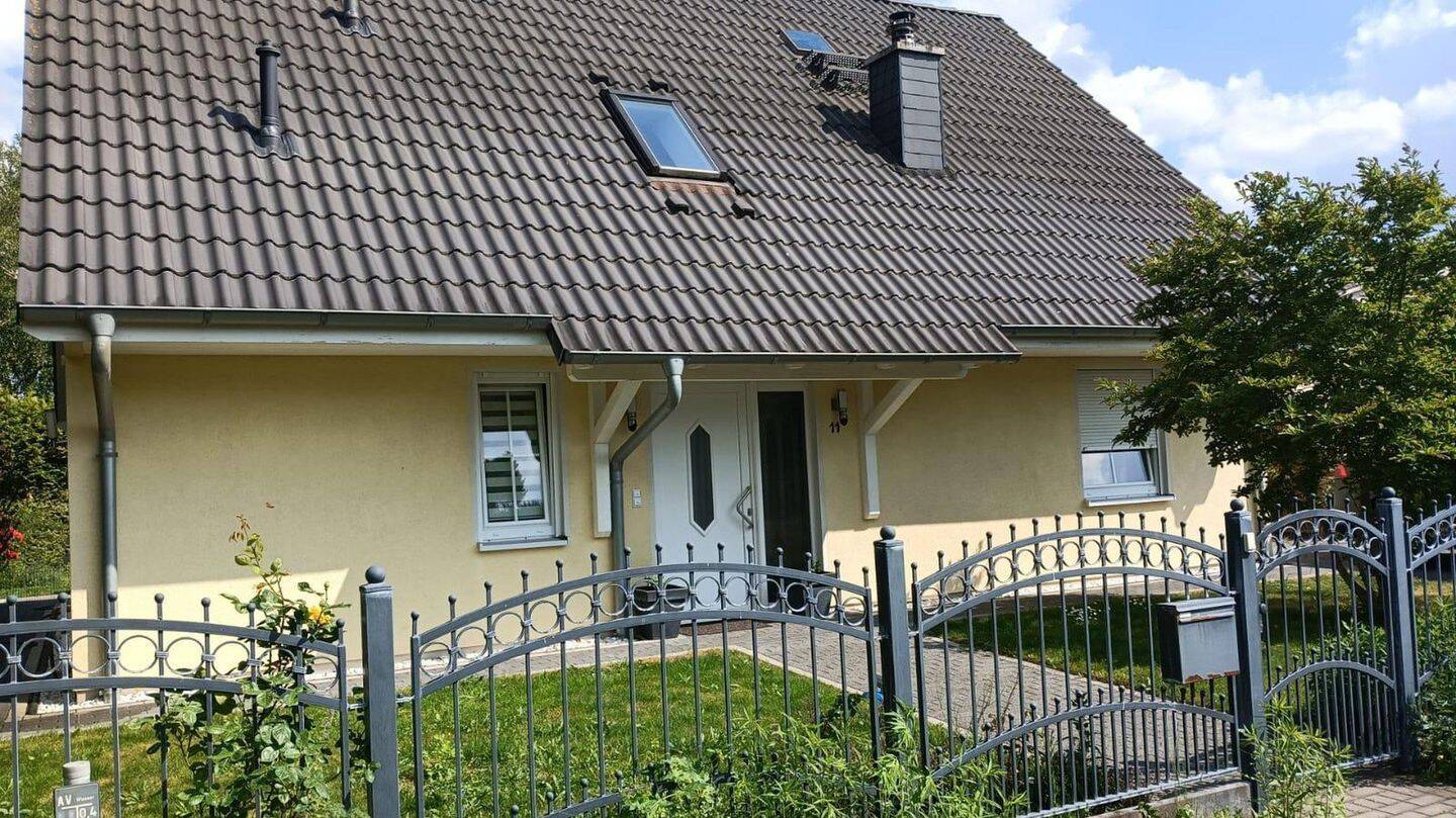 2 Wohneinheiten möglich – möbliertes Haus mit Poolprojekt & Potenzial, 14612 Falkensee