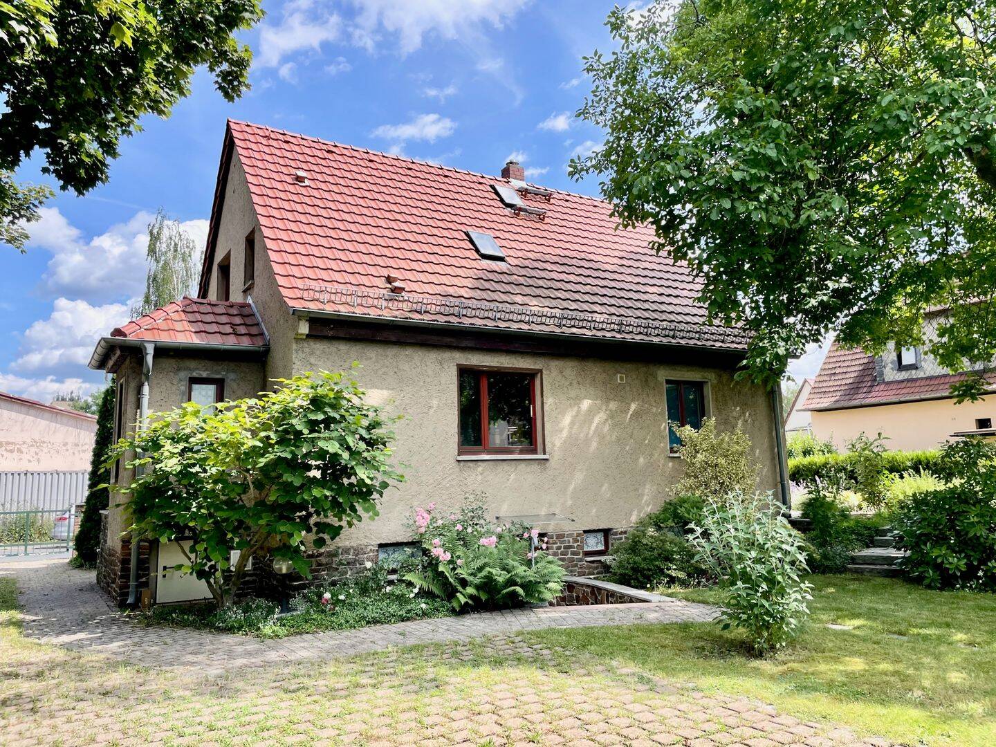Gepflegtes Einfamilienhaus mit großem Garten und Doppelgarage in Dresden-Hellerau, 1109 Dresden (Dresdener Heide Hellerau/Wilschdorf Hellerberge Industriegebiet Klotzsche Klotzsche)