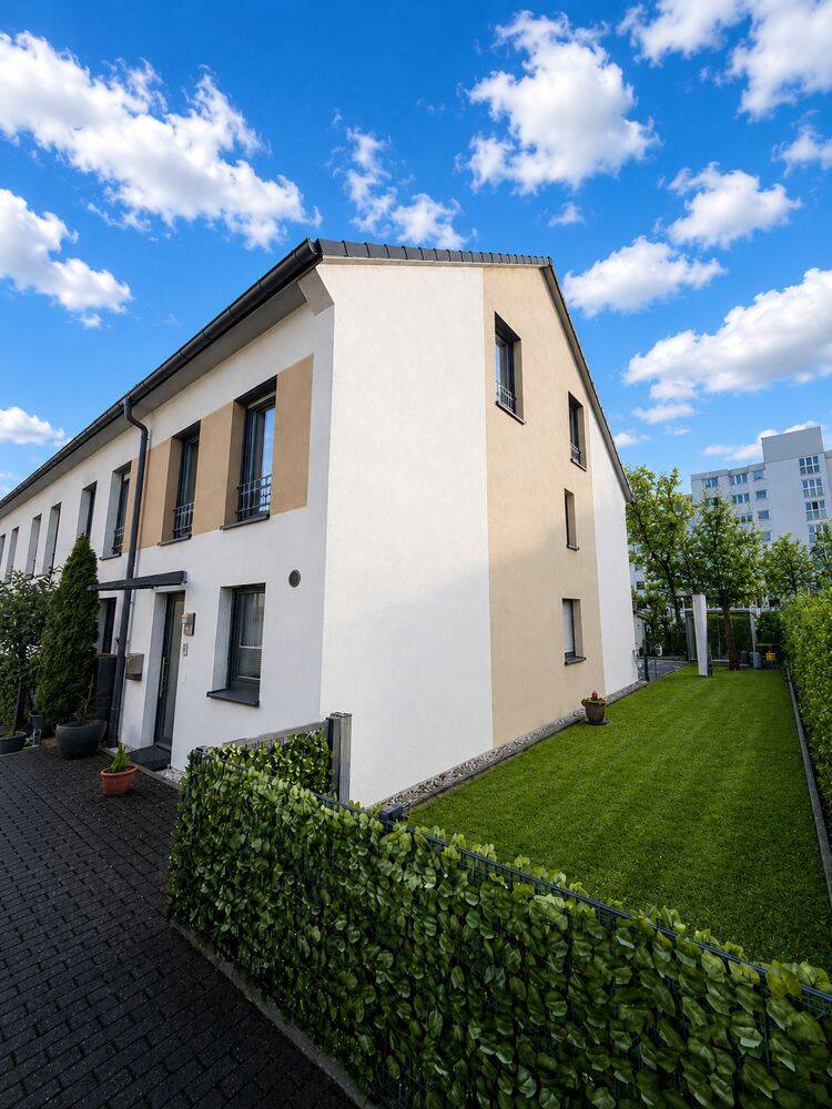 Neu- & hochwertiges REH mit gepflegten Garten, hochwertiger Einbauküche, 2 Stellplätzen – zeitnah frei!, 95448 Bayreuth