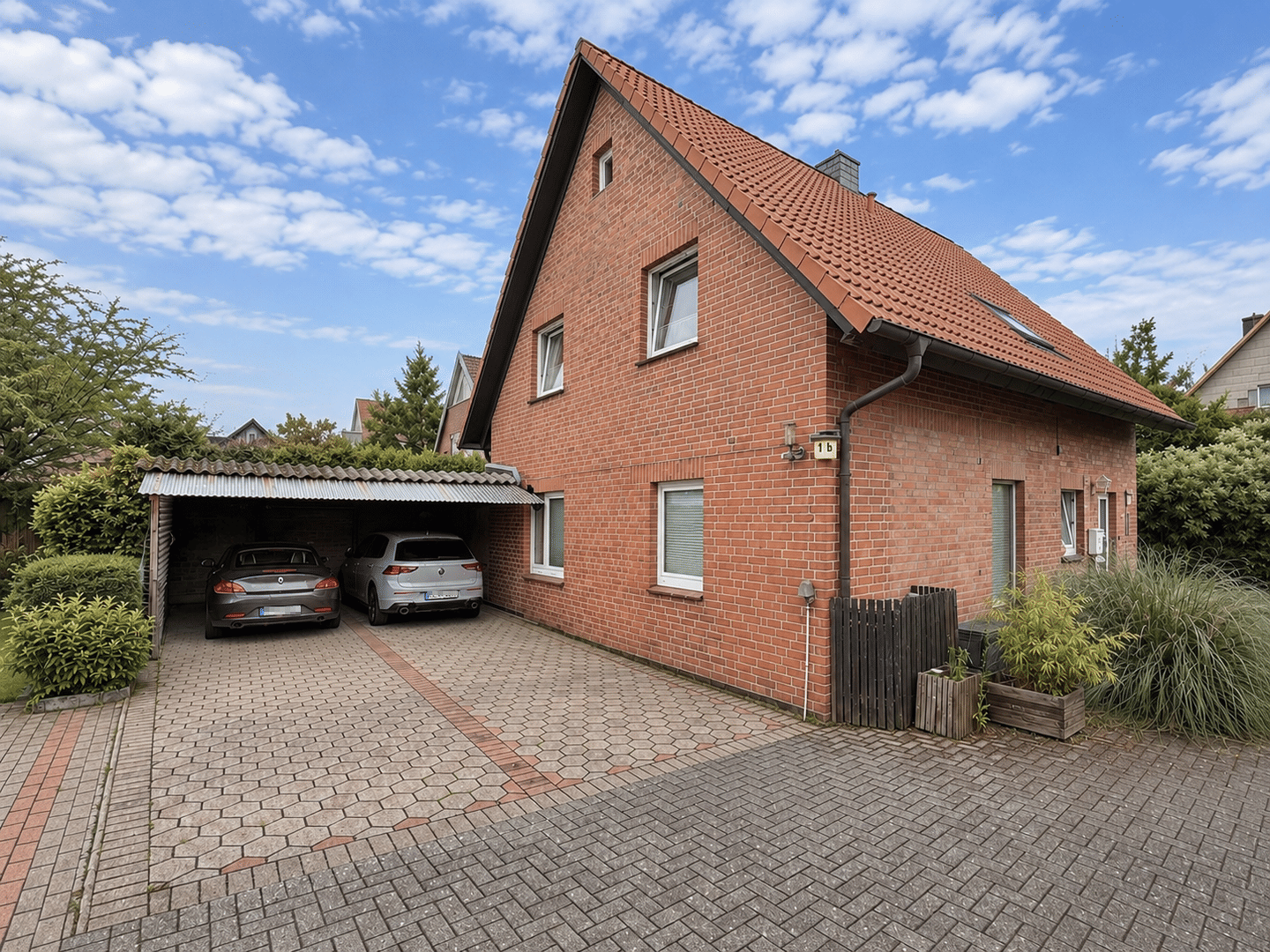 Charmantes Zuhause mit eingewachsenem Garten, großem Balkon und Doppelcarport in guter Lage, 30855 Langenhagen