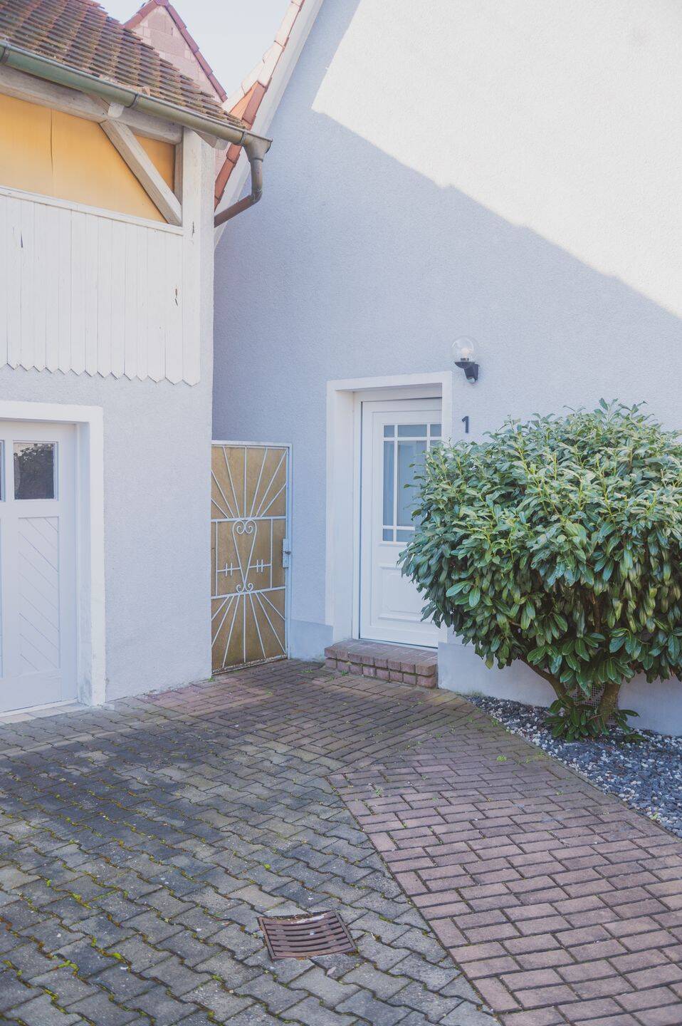 Charmantes Einfamilienhaus mit Garten, Terrasse & Nebengebäude in Adelsdorf, 91325 Adelsdorf