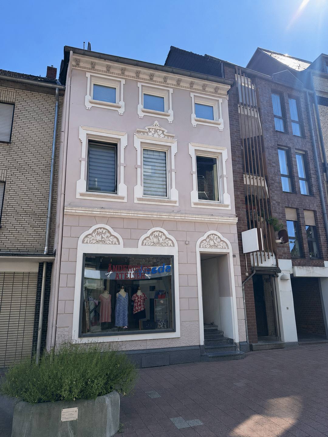Wohn- und Geschäftshaus in Wickraths Fußgängerzone, 41189 Mönchengladbach