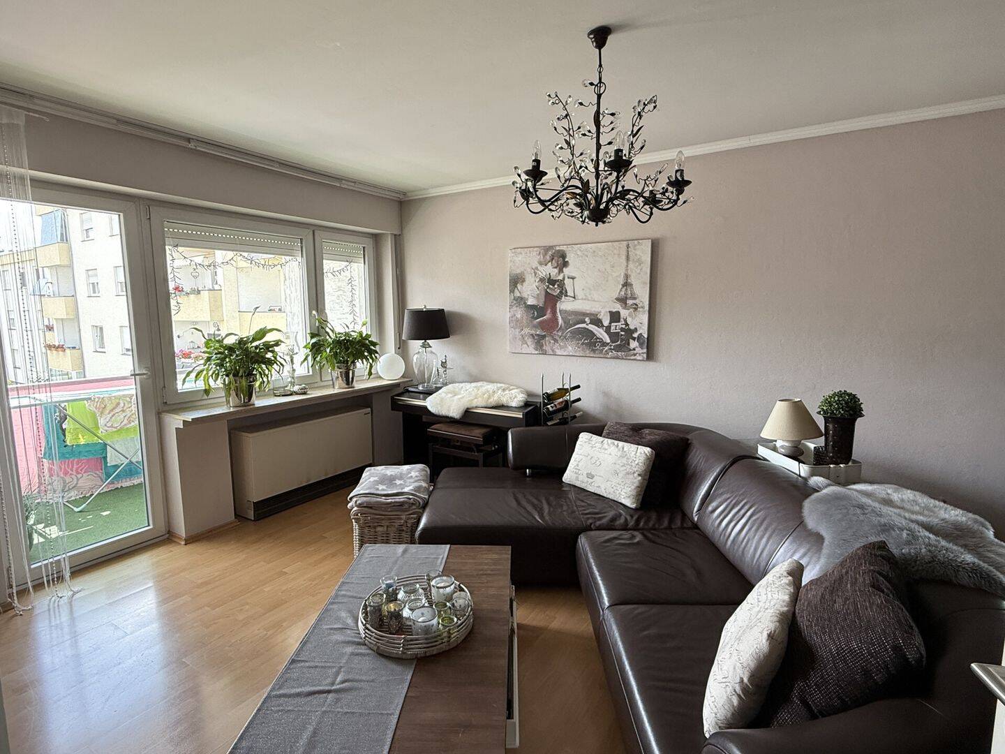 Dreizimmer-Eigentumswohnung mit saniertem Badezimmer und Außenstellplatz in Paderborn-Elsen, 33106 Paderborn