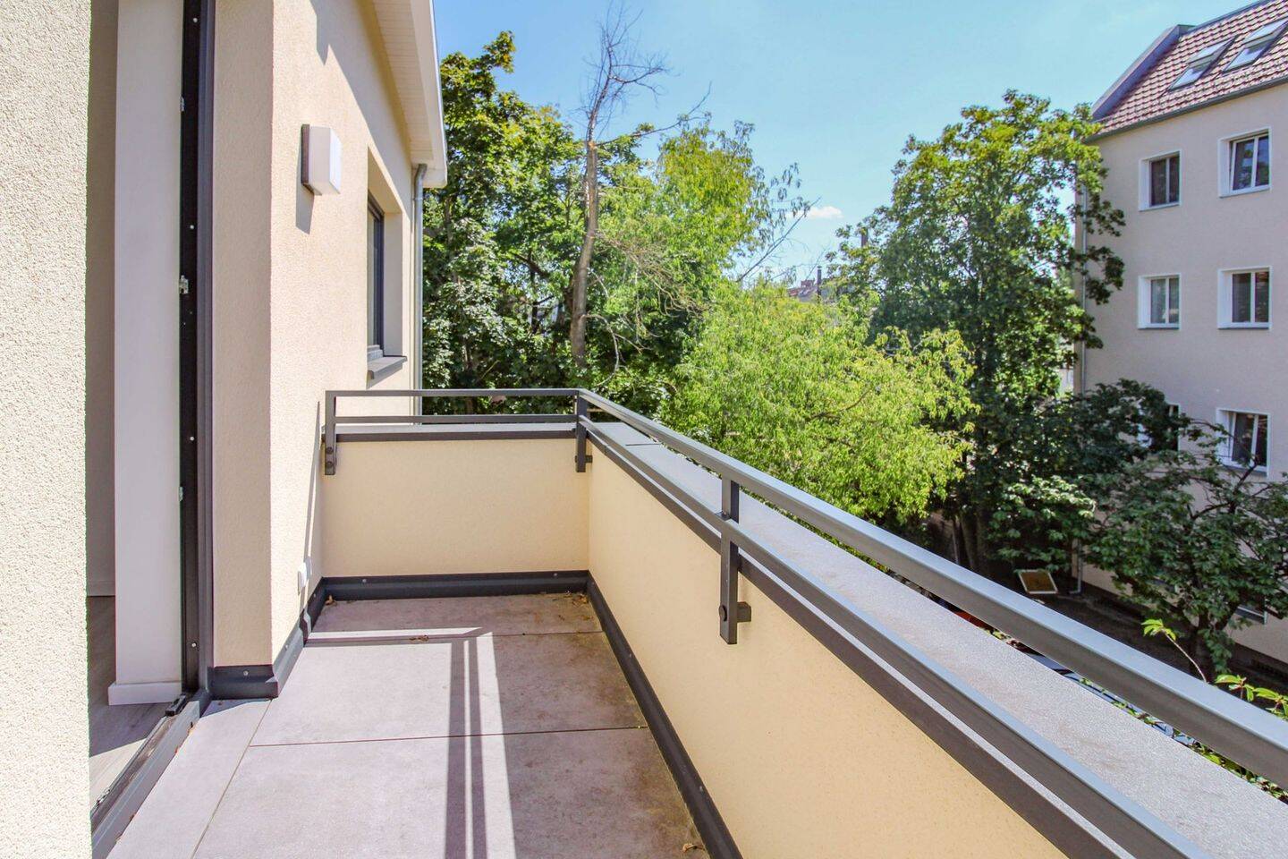 Sofort einziehen: Moderne, lichtdurchflutete Dachgeschosswohnung mit Balkon in Reinickendorf, 13409 Berlin (Reinickendorf Gesundbrunnen Wedding)