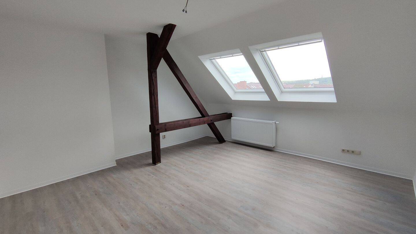 Dachgeschosswohnung mit 4 Zimmern und viel Tageslicht in Erfurt, 99096 Erfurt (Altstadt Brühlervorstadt Daberstedt Löbervorstadt Melchendorf)