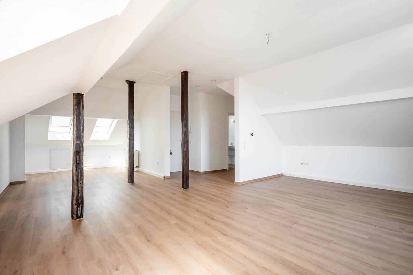 Renovierte Dachgeschosswohnung mit Einbauküche und Fernblick in Bielefeld Mitte